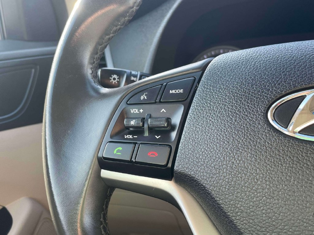 Used 2017 Red Hyundai SE Plus image 21