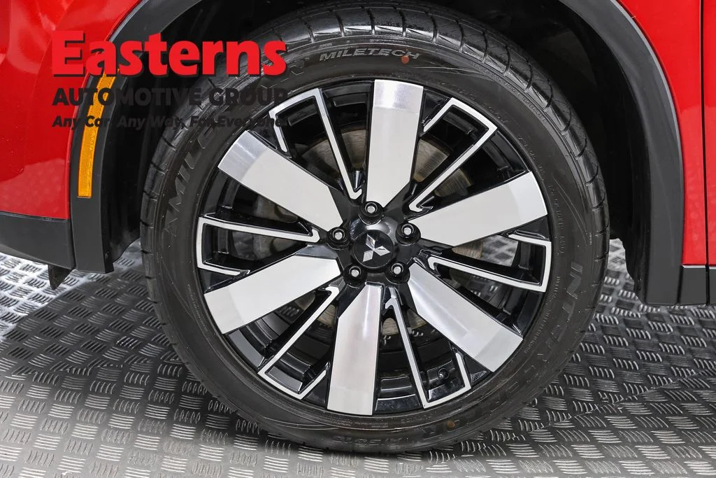 Used 2025 Red Mitsubishi SE image 33