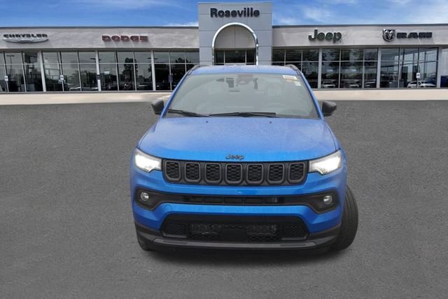 New 2026 Hydro Blue Pearl-Coat Exterior Paint Jeep Latitude image 8