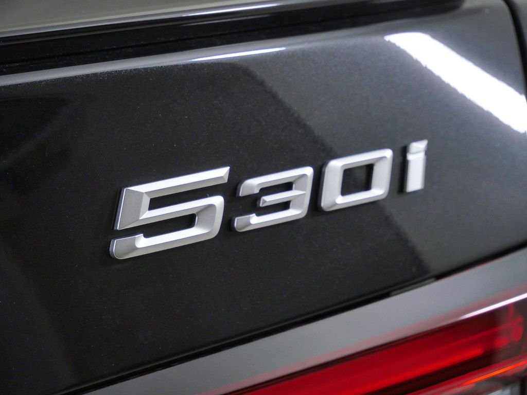 New 2027 Black Sapphire Metallic BMW 530i xDrive image 12
