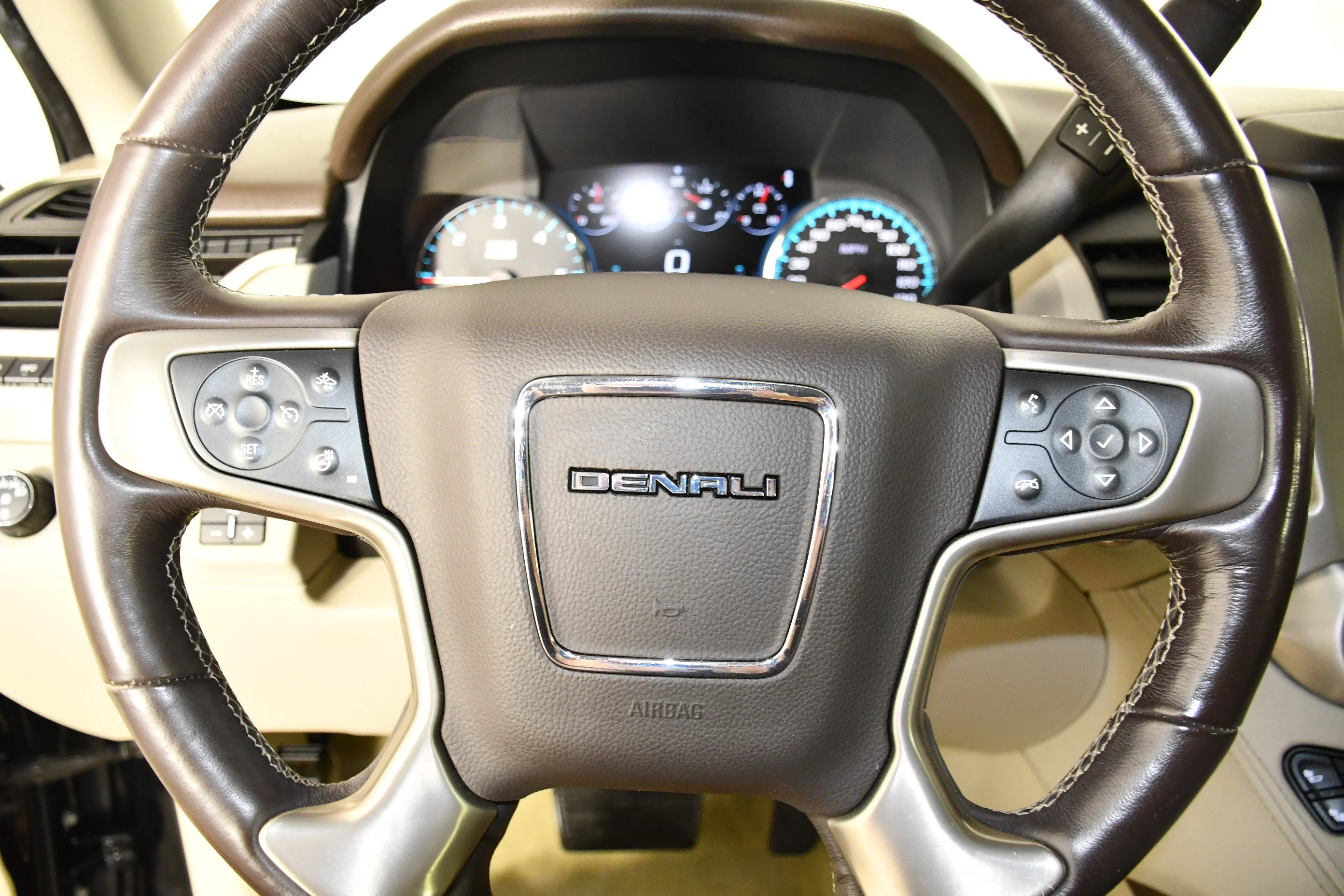 Used 2018 Onyx Black GMC Denali image 20