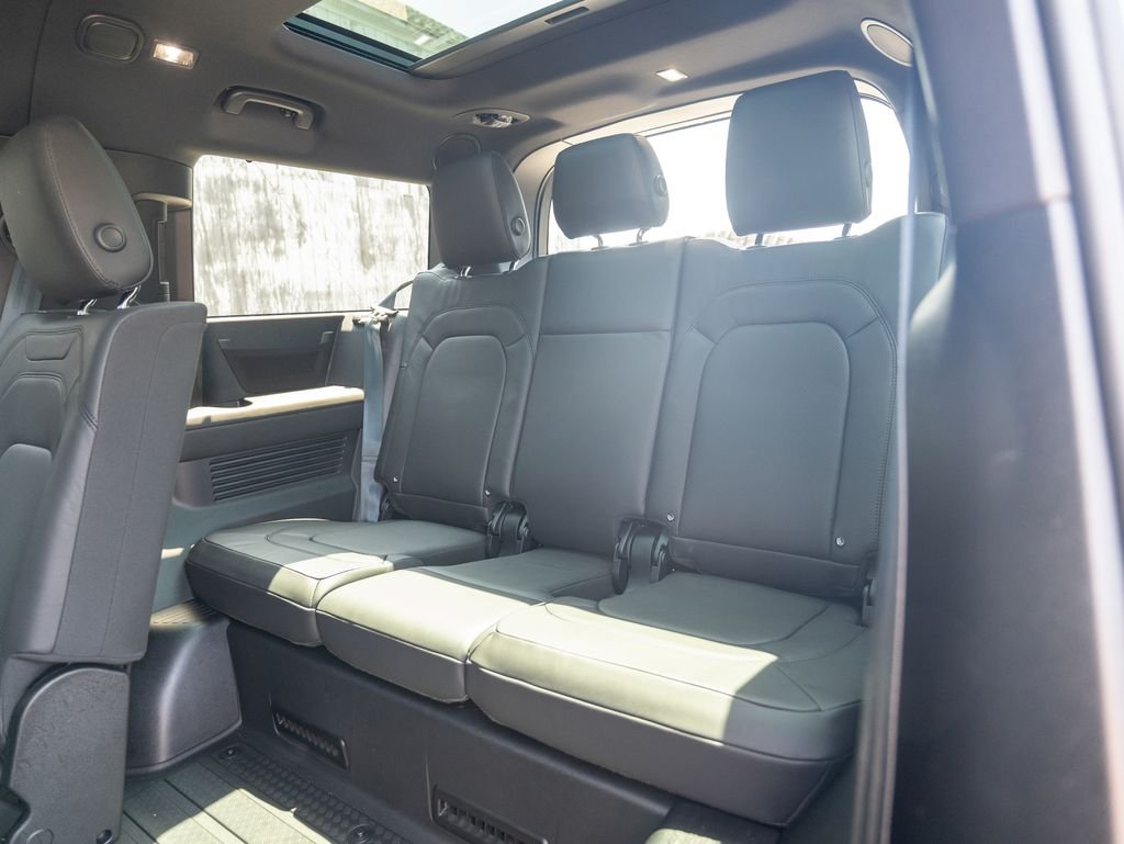Used 2026 Gray Land Rover X-Dynamic SE image 34