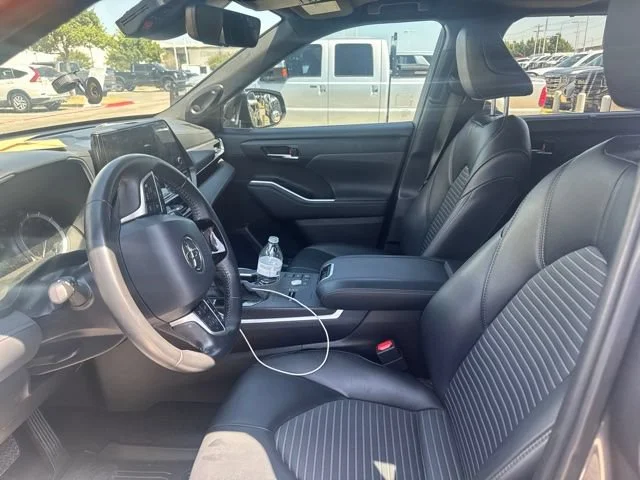Used 2024 Gry Toyota LE image 5