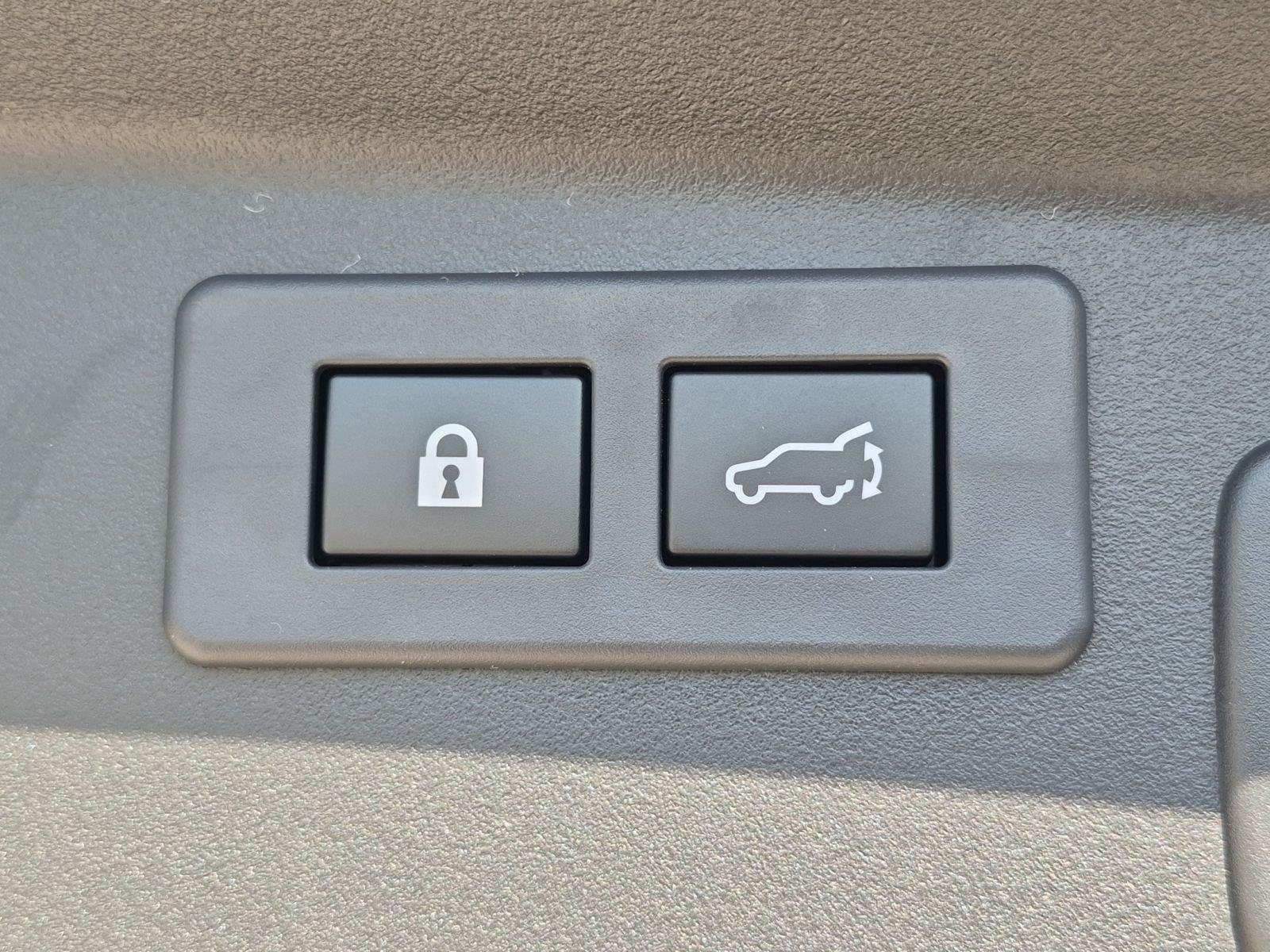 Used 2026 Crystal White Pearl Subaru Limited image 29