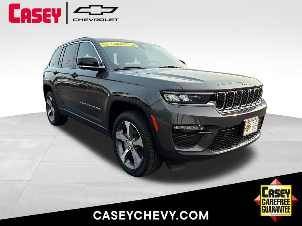 Used 2025 Gray Jeep Limited image 1