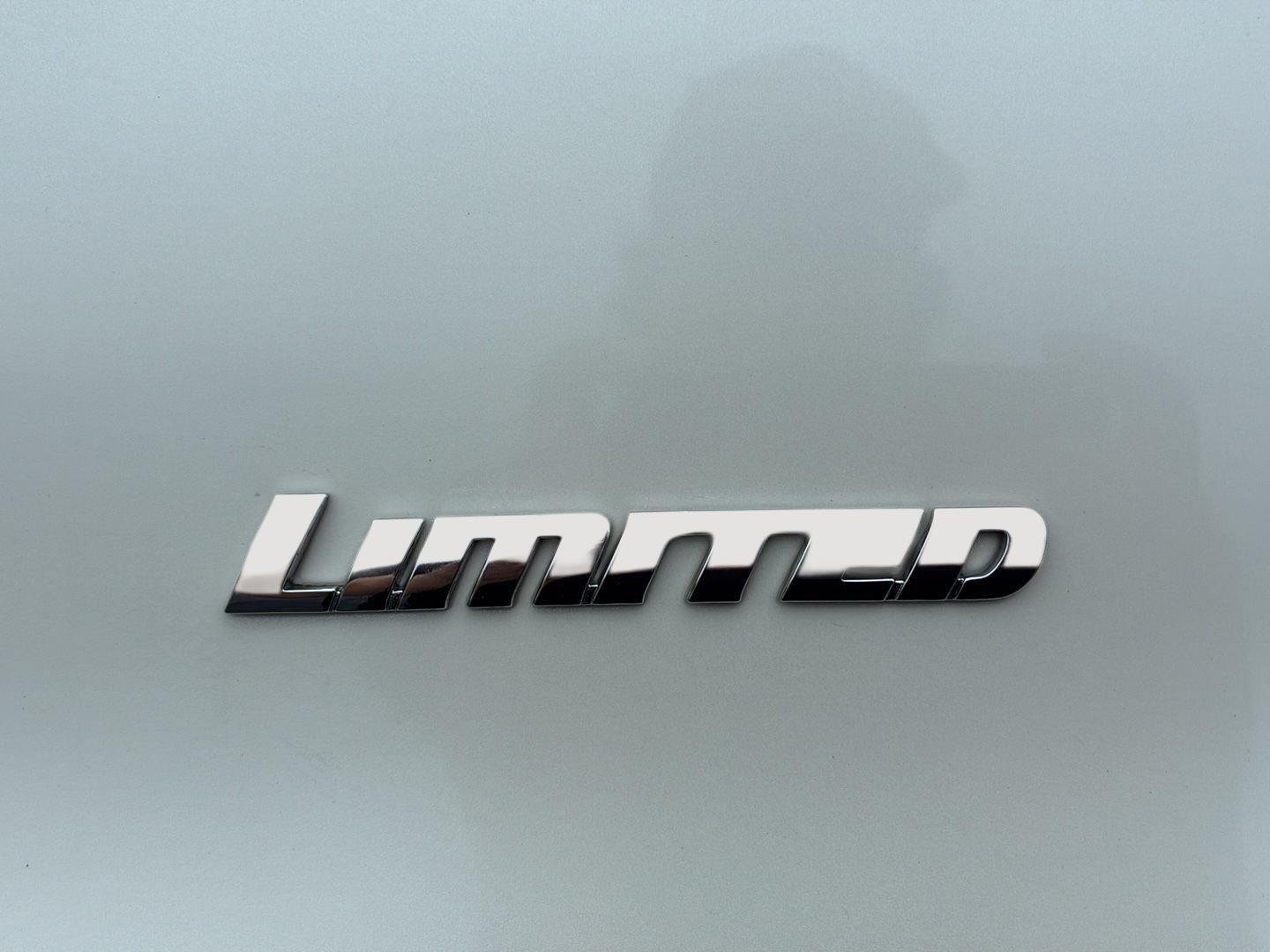 Certified Used 2019 Blizzard Pearl Toyota Limited image 7