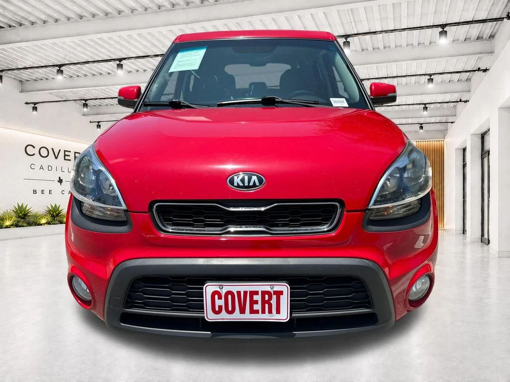 Used 2013 Red Kia Plus image 3