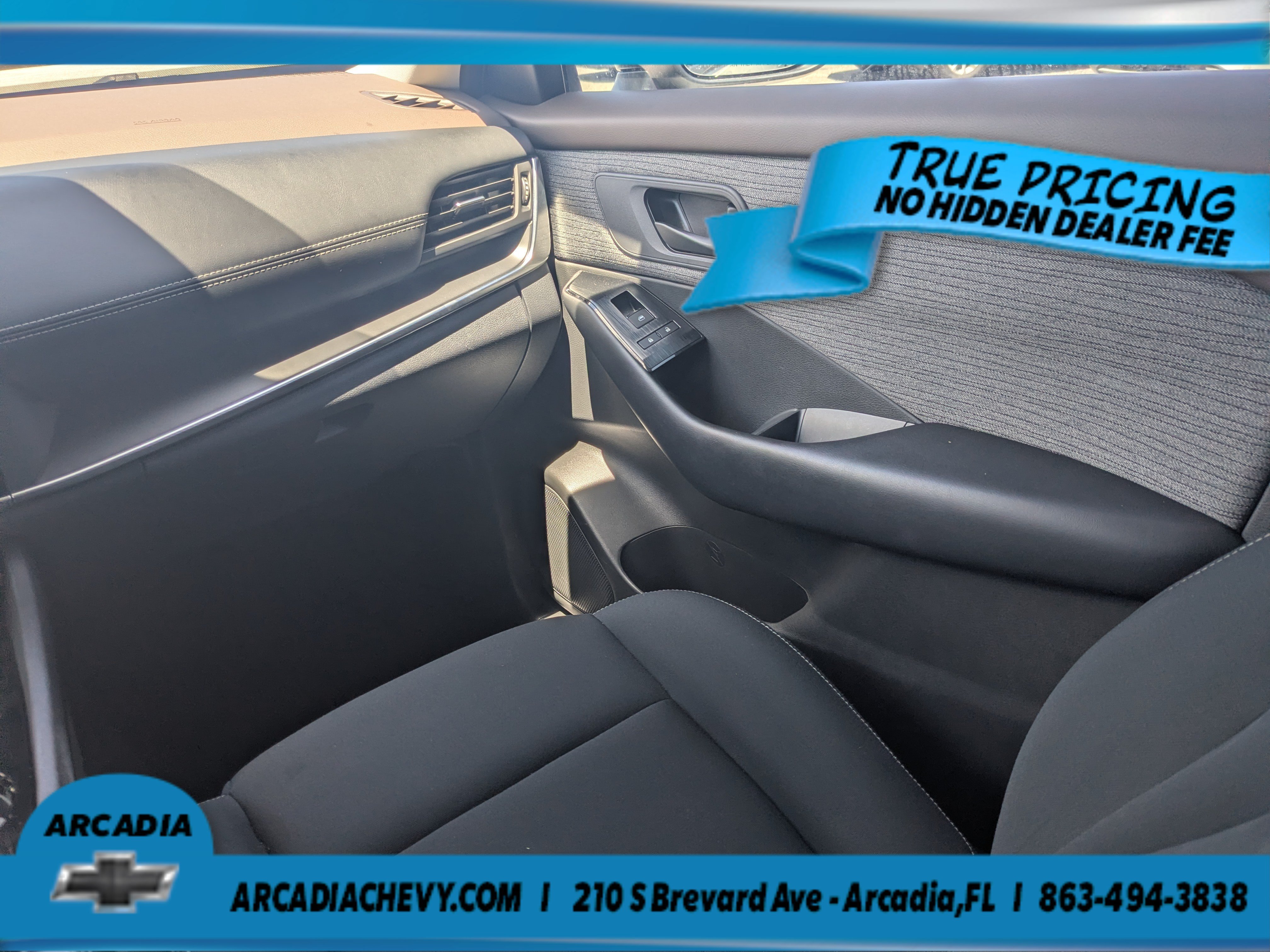 Used 2023 Glacier White Nissan S image 17