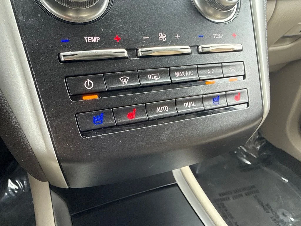 Used 2019 White Lincoln Reserve image 12