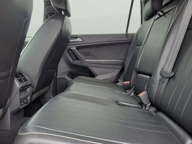 Used 2022  Volkswagen SE R-Line Black image 16