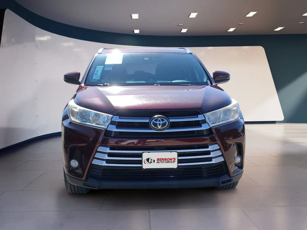 Used 2019 Red Toyota XLE image 8