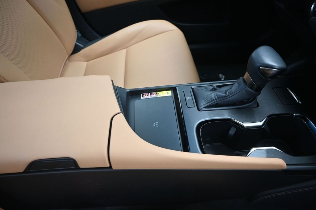 Used 2024 White Lexus 350 image 27