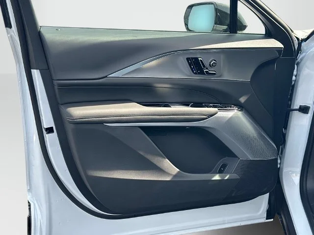 2027 Cadillac LYRIQ Premium Sport - Photo 8