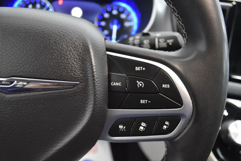 Used 2022 White Chrysler Touring L image 8