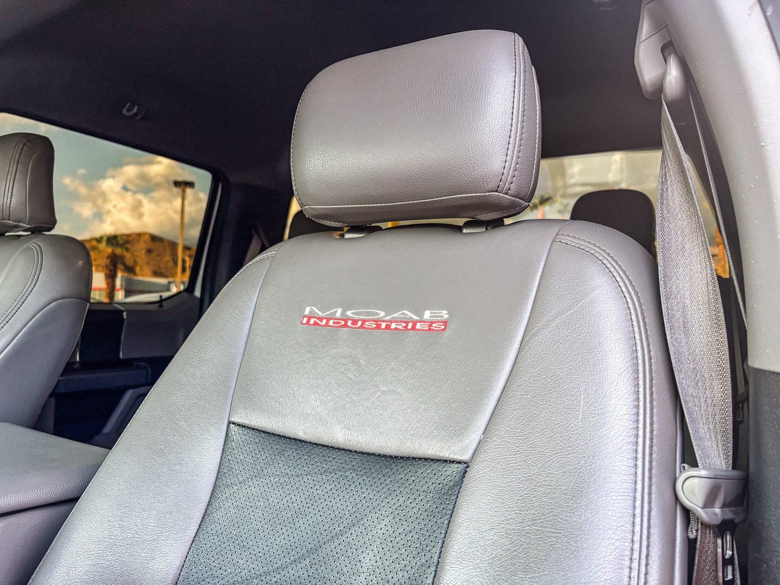 Used 2017 Oxford White Ford XLT image 16