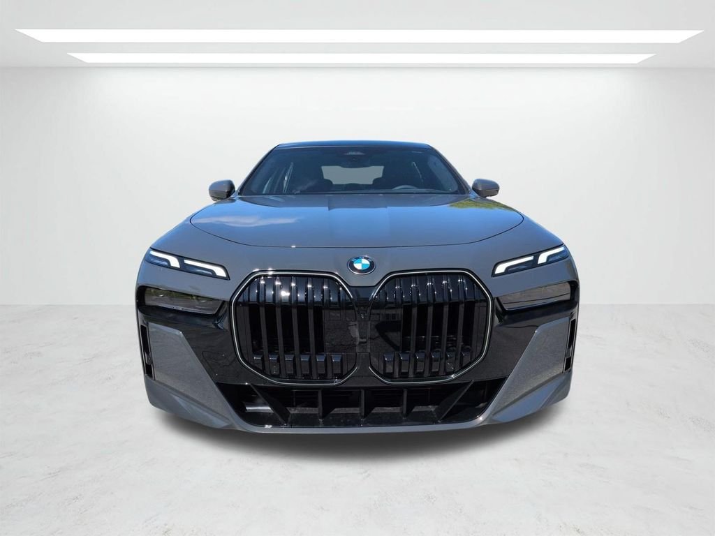 New 2026 Dravit Grey Metallic BMW 740i xDrive image 9