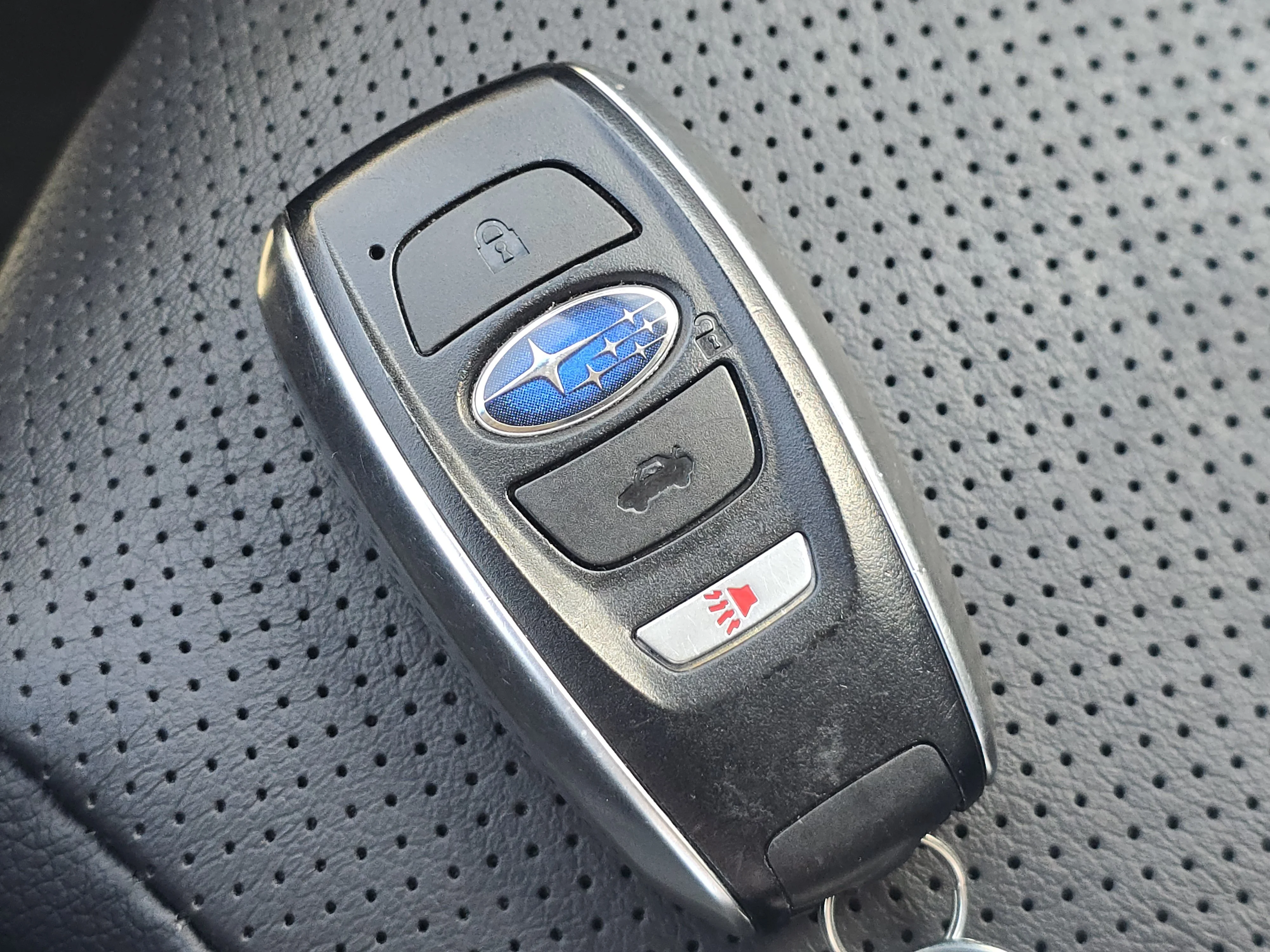 Used 2022 Ice Silver Metallic Subaru Limited image 29