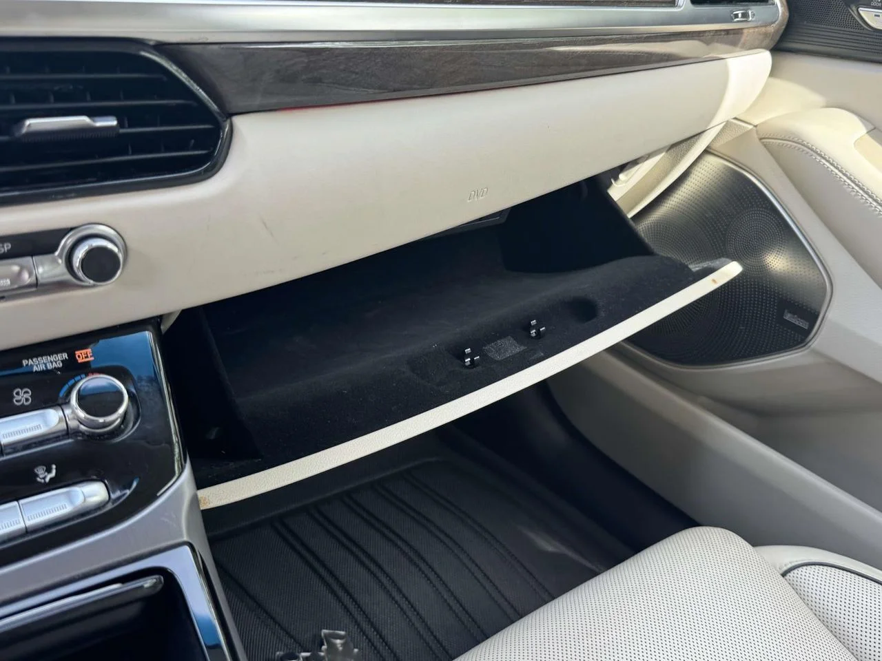 Used 2018 Casablanca White Genesis 3.3T Premium image 39