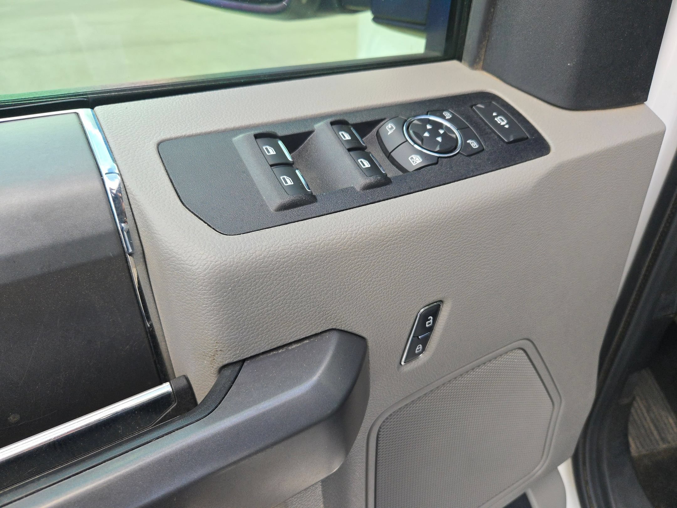 Used 2020 White Ford XLT image 12
