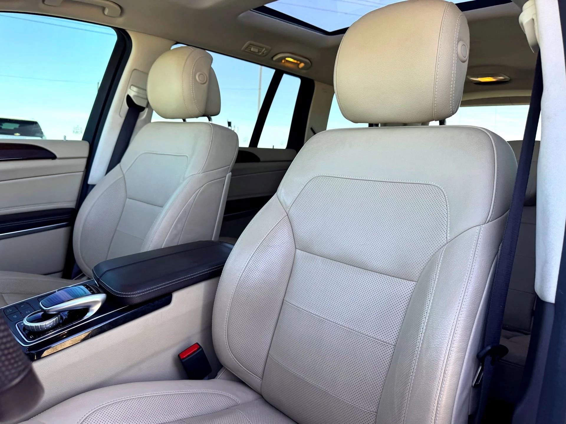 Used 2019  Mercedes-Benz GLS 550 4MATIC® image 13