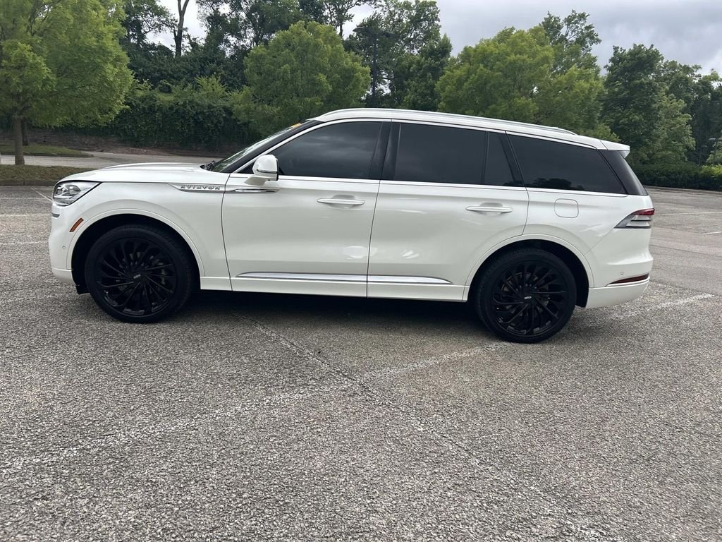 Used 2021 White Lincoln Reserve image 4