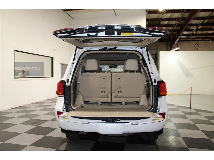 2011 Lexus LX 570 - Photo 24
