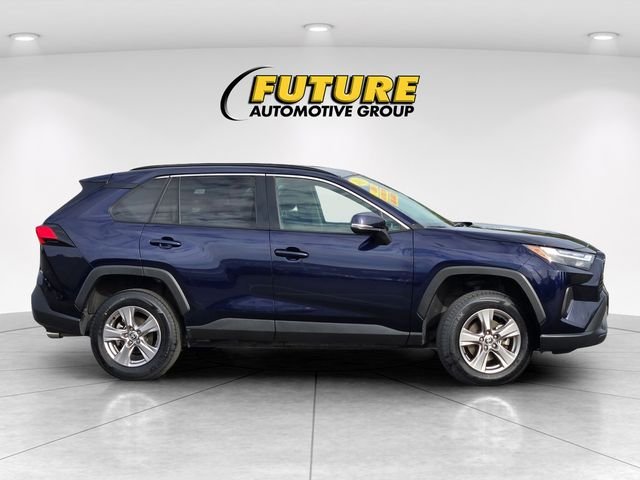 Used 2025  Toyota XLE image 3
