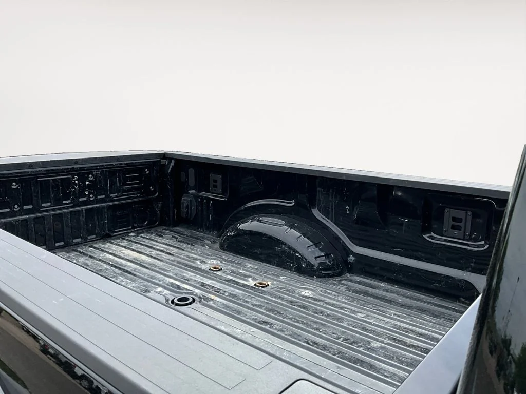 Used 2025 Agate Black Metallic Ford XLT image 12