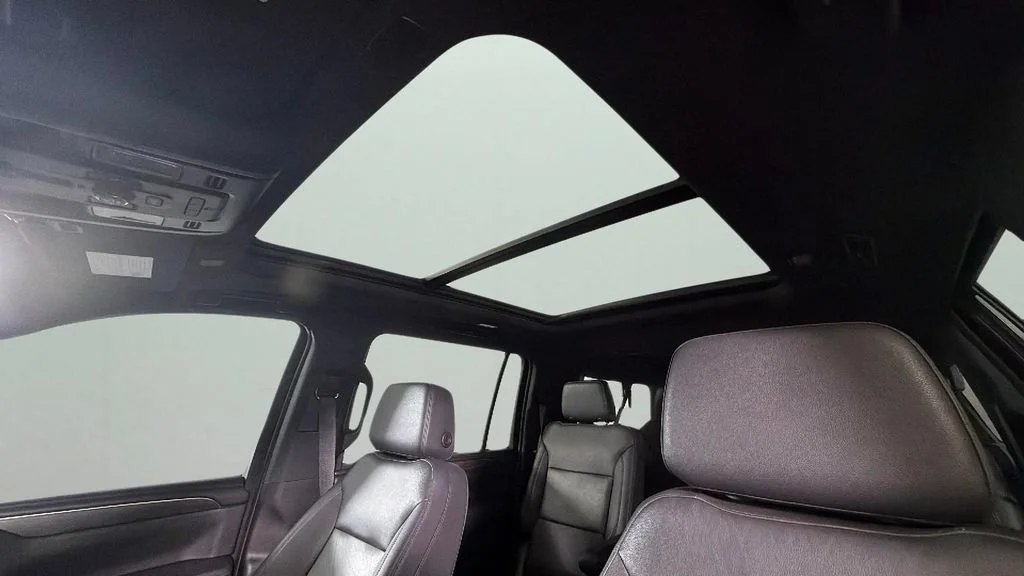 Used 2023 Black Chevrolet Z71 image 39