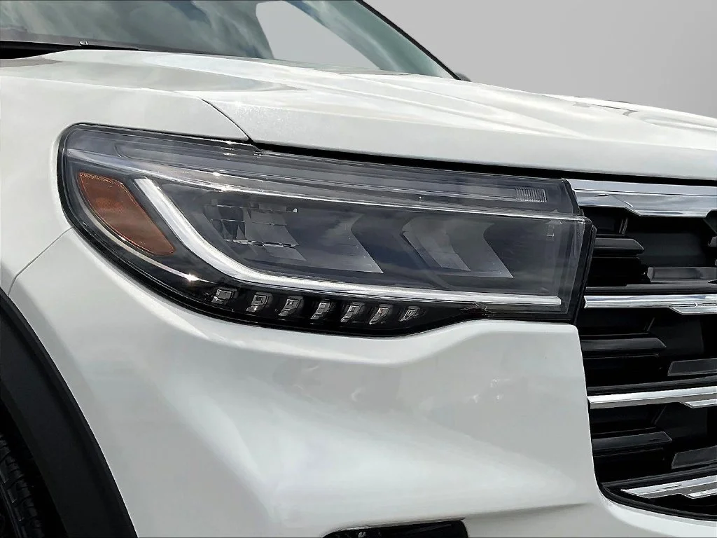 New 2026 Star White Metallic Tri-Coat Ford Active image 38