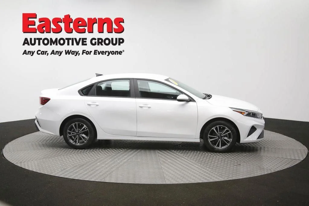 Used 2023 White Kia LXS image 46