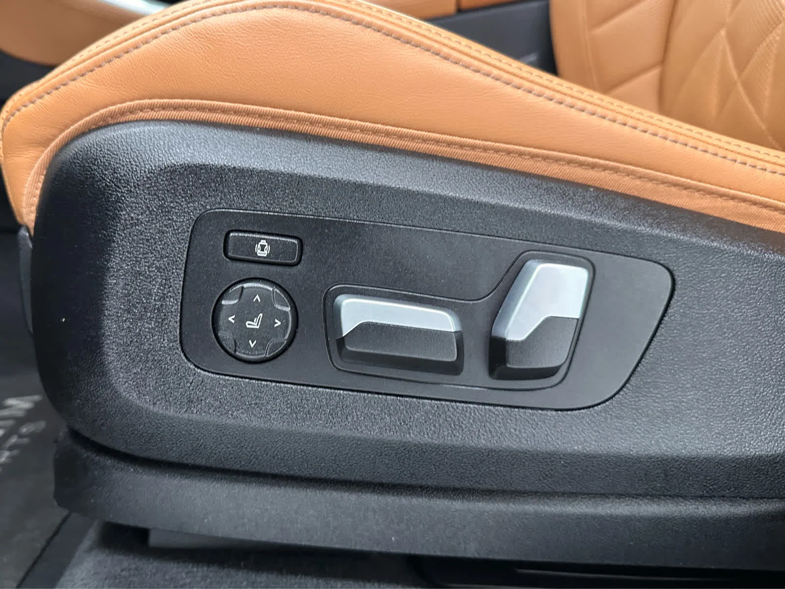 Used 2025 Skyscraper Grey Metallic BMW xDrive40i image 12