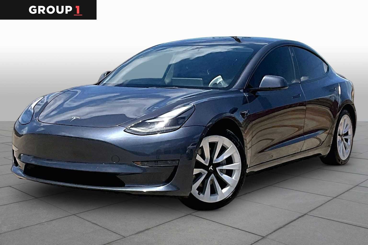 2022 Tesla Model 3 Standard Range Plus's photo