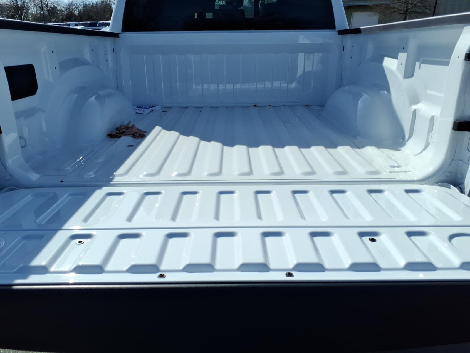 New 2026 Bright White Clear-Coat Exterior Paint RAM Laramie image 31