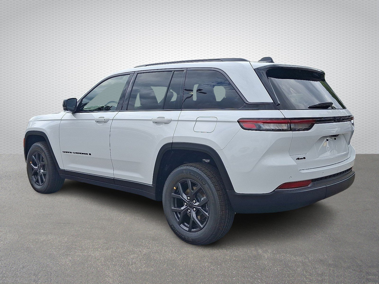 New 2027 Bright White Clear-Coat Paint Jeep Laredo Altitude 4x4 image 3