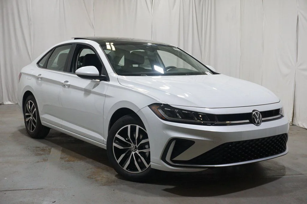 Certified Used 2026 White Volkswagen 1.5T SE image 3
