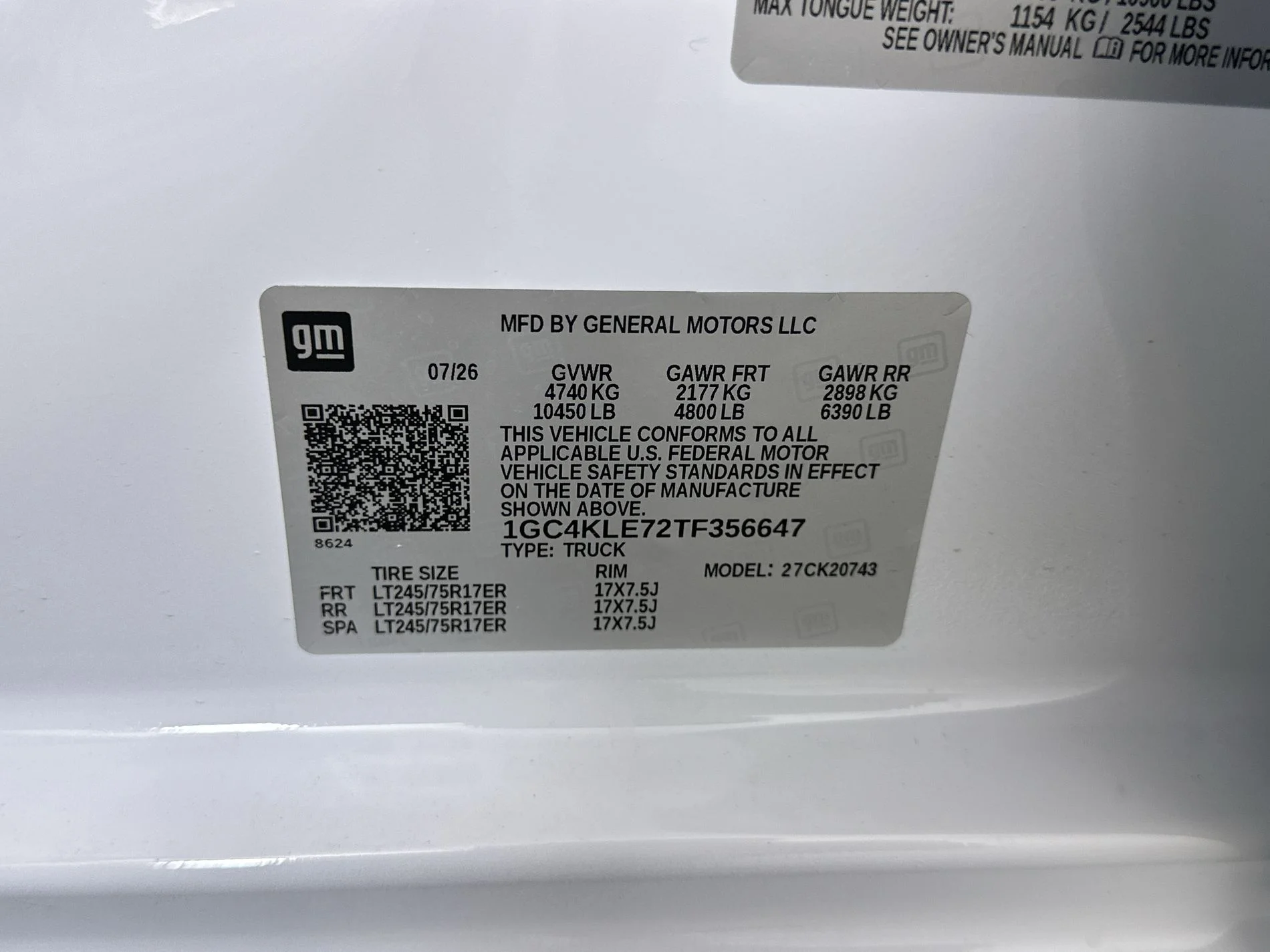 New 2026 Summit White Chevrolet WT image 36