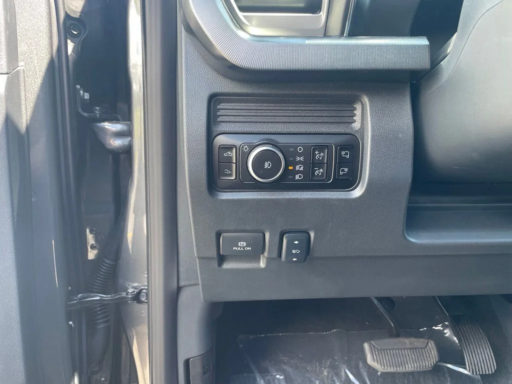 2025 Ford F-350 Super Duty Platinum - Photo 14