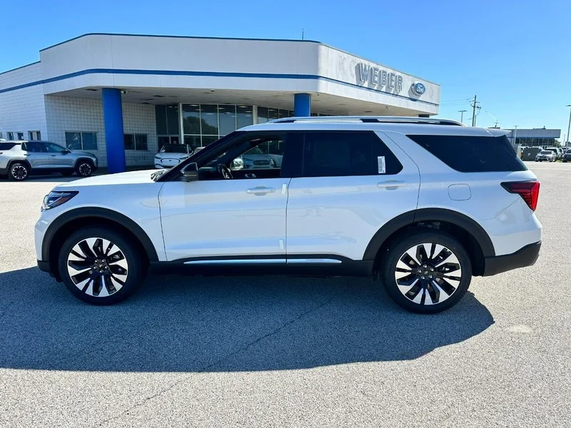New 2026 Star White Metallic Tri-Coat Ford Platinum 4WD image 2