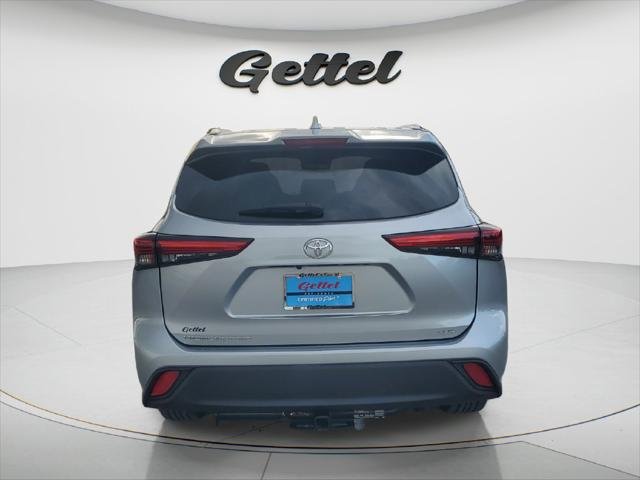 Certified Used 2020 CELESTIAL SILVER METALLIC Toyota  image 6