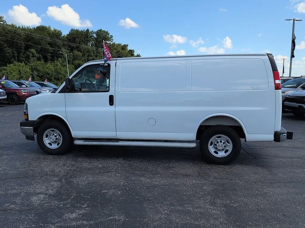 Used 2025 White Chevrolet Work Van image 4