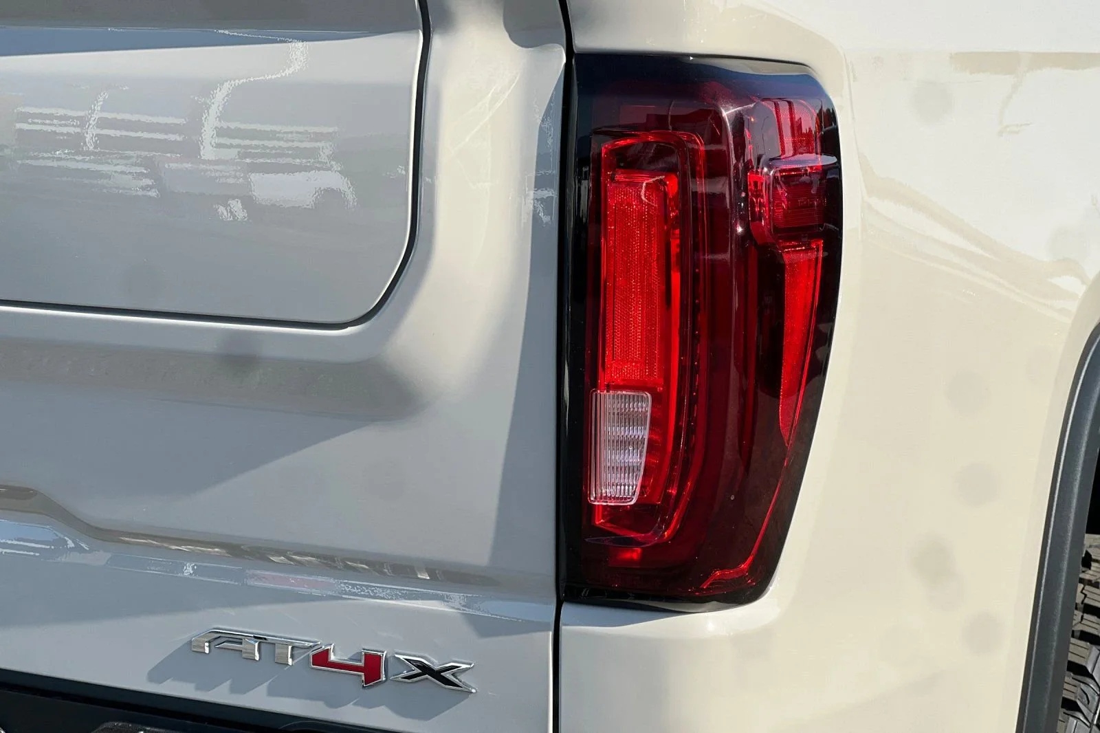 2026 GMC Sierra 1500 AT4X - Photo 7