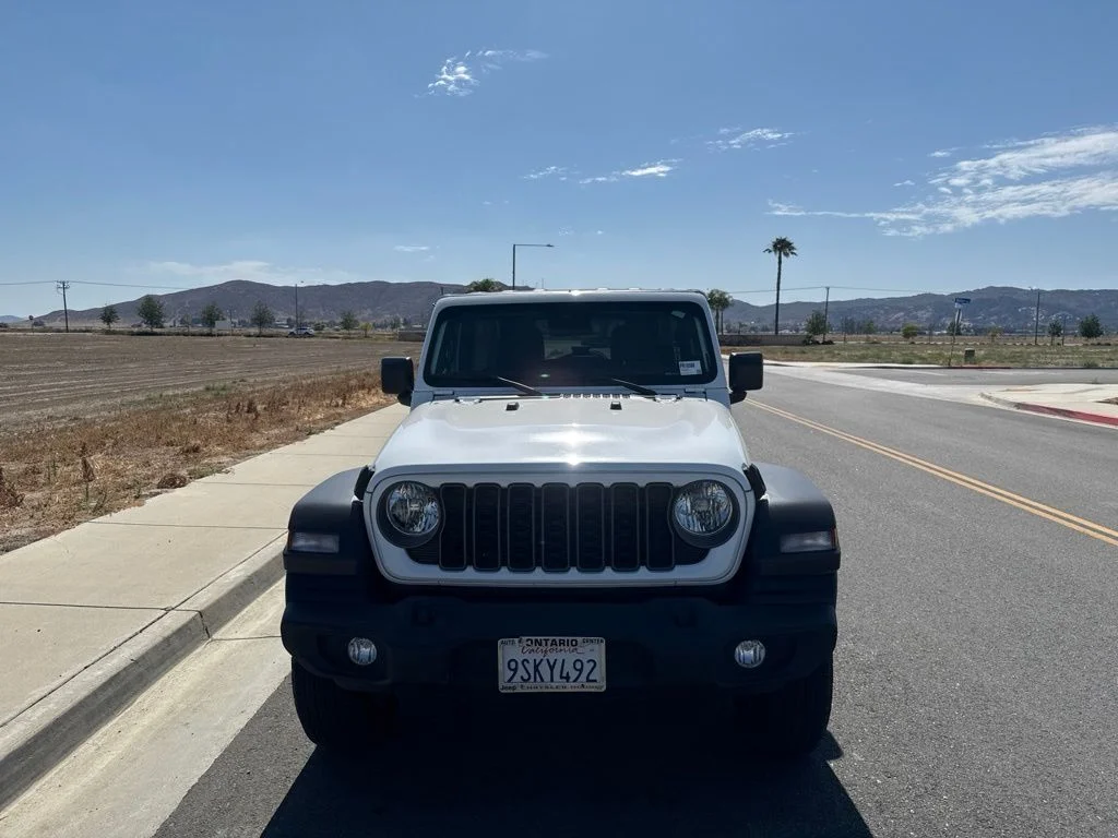 Used 2025 White Jeep Sport S image 3