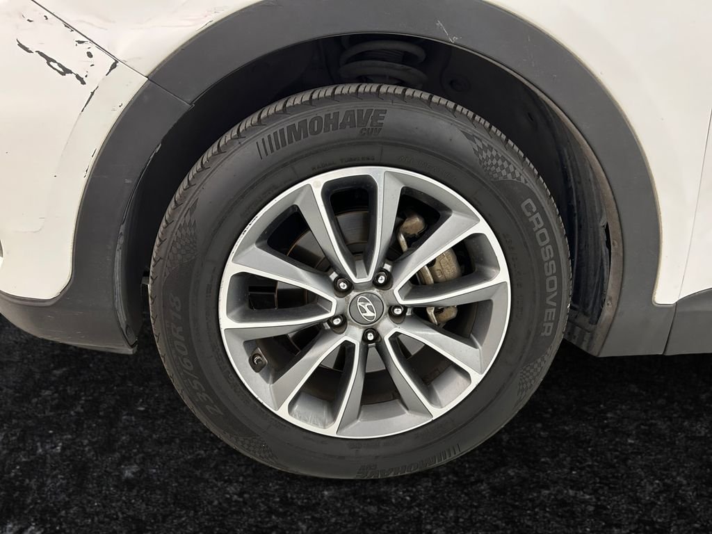 Used 2019 White Hyundai SE image 27
