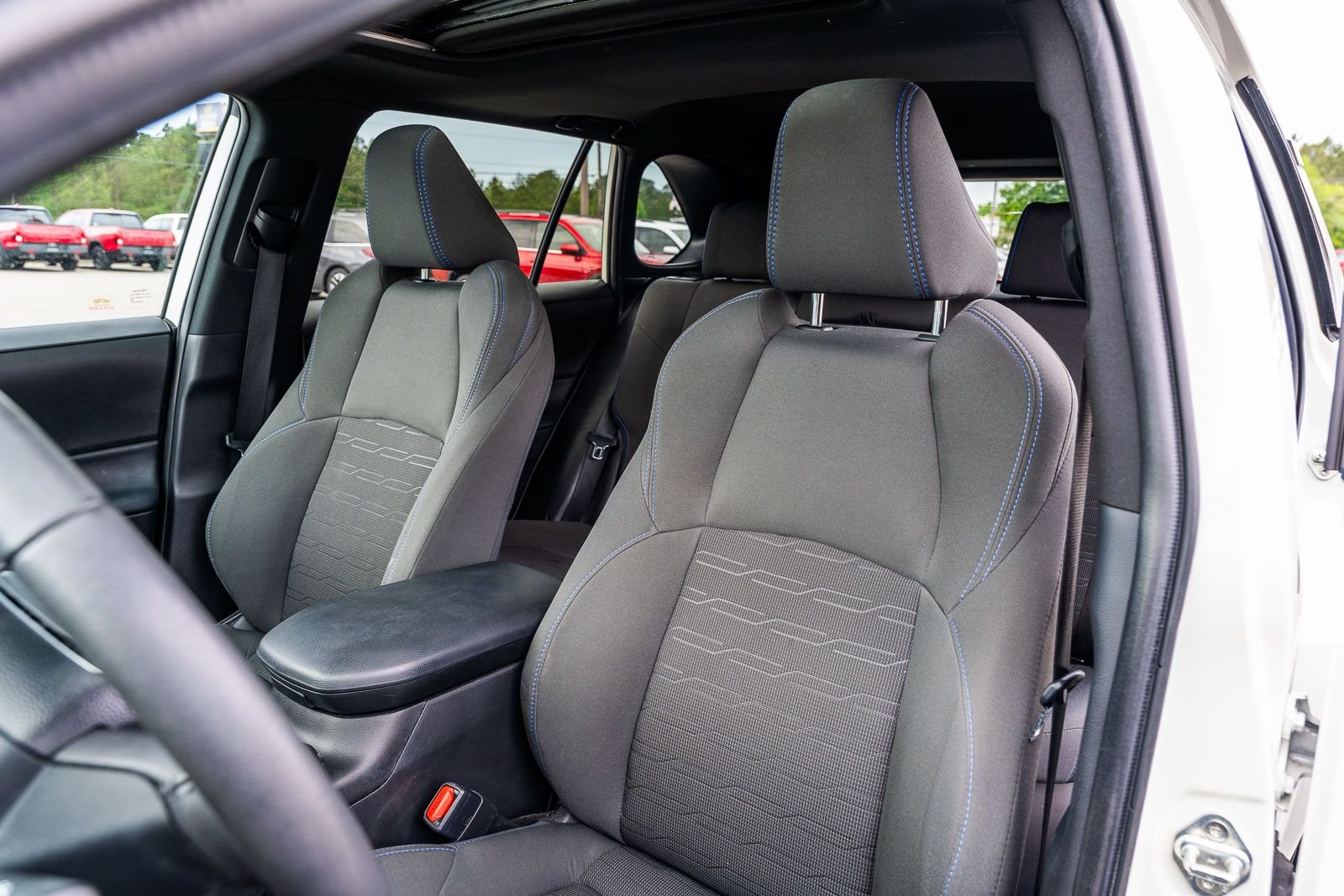 2022 Toyota RAV4 SE - Photo 19
