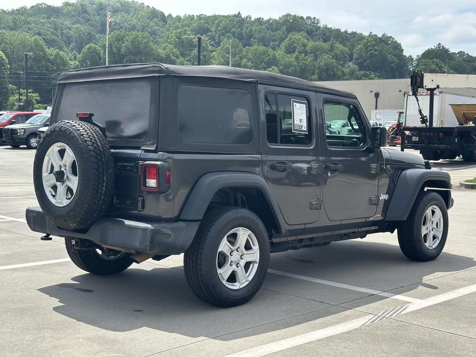 Used 2018 Granite Crystal Clearcoat Metallic Jeep Sport S image 7
