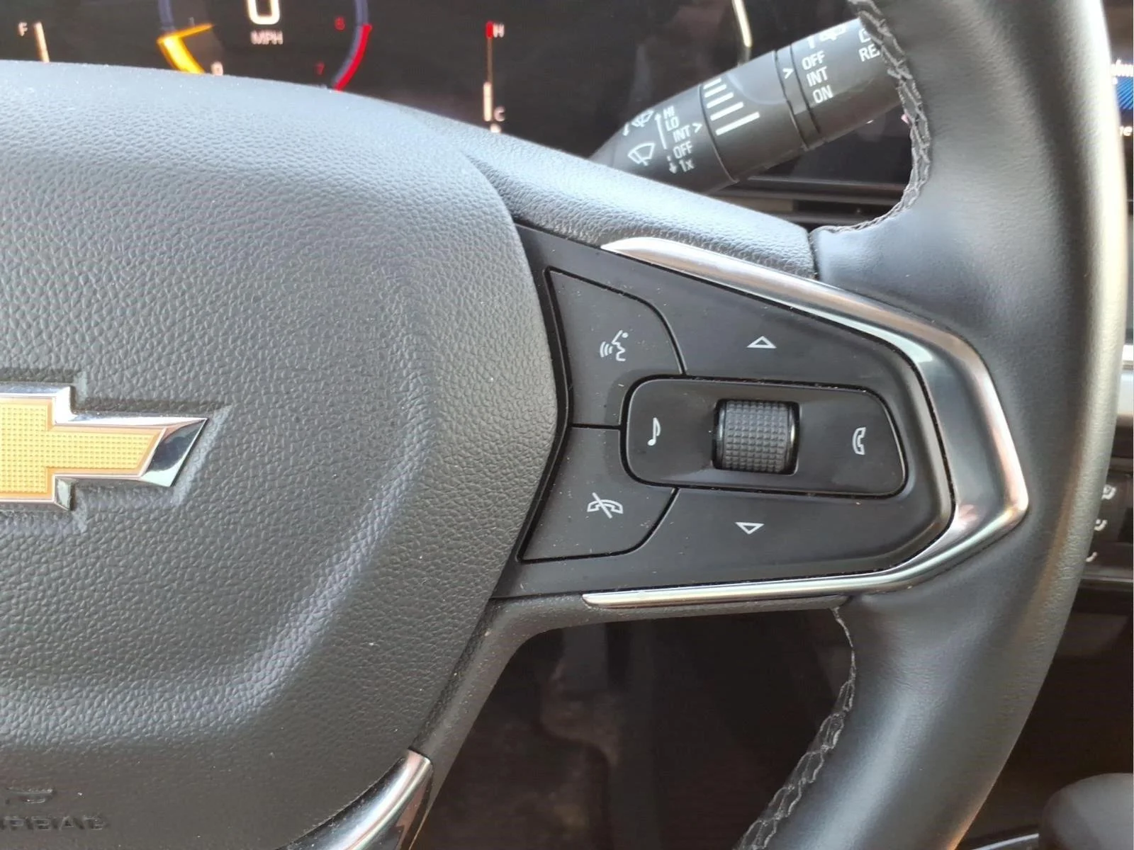 Used 2025 Sterling Gray Metallic Chevrolet LT image 21