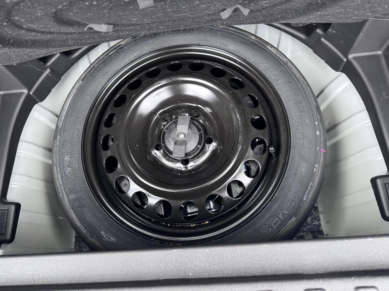 Used 2019 Summit White GMC SLE image 8