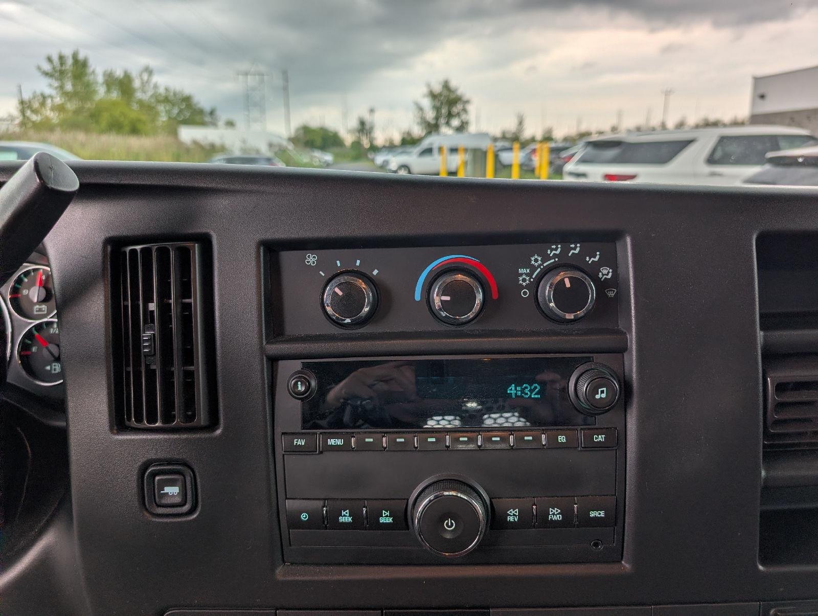 Used 2018 Summit White Chevrolet  image 15