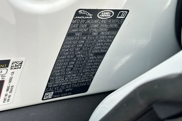 New 2026 Fuji White Land Rover Dynamic SE image 27